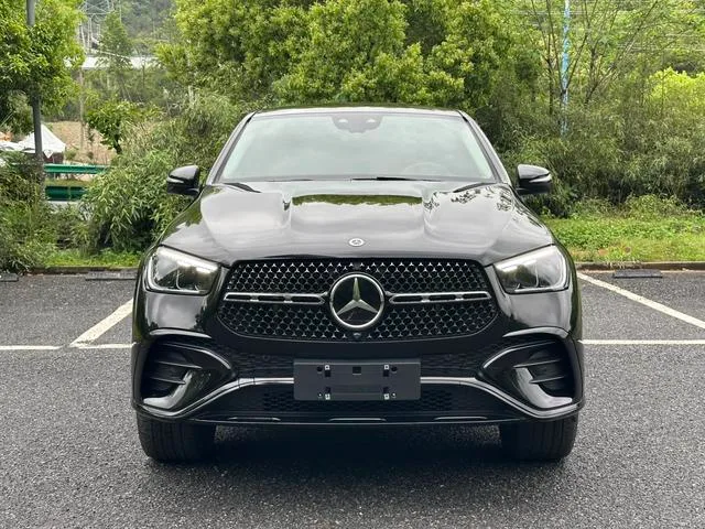 Mercedes-Benz GLE Coupe 2024 GLE 350 4MATIC Coupé SUV De lujo exterior foto 2