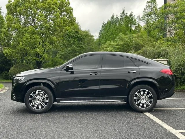 Mercedes-Benz GLE Coupe 2024 GLE 350 4MATIC Coupé SUV De lujo exterior foto 4