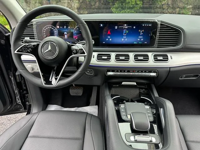 Mercedes-Benz GLE Coupe 2024 GLE 350 4MATIC Coupé SUV De lujo interior foto 12