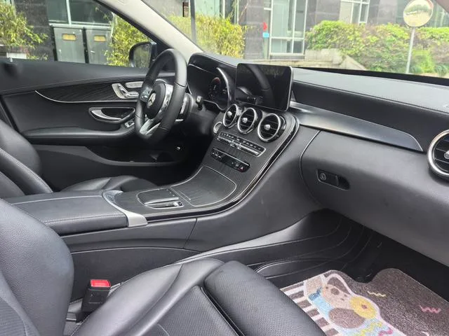 Mercedes-Benz C-Class 2021 C 260 L Sports version interior photo 7 Mercedes-Benz C-Class 2021 C 260 L Sports version interior photo 7
