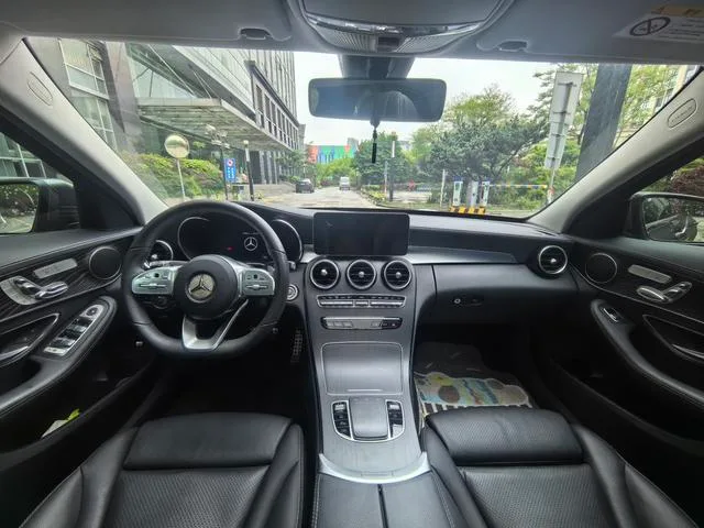 Mercedes-Benz C-Class 2021 C 260 L Sports version interior photo 8 Mercedes-Benz C-Class 2021 C 260 L Sports version interior photo 8