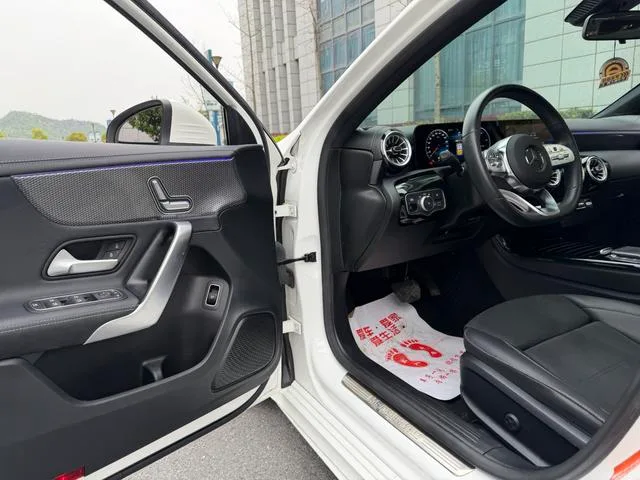 Mercedes-Benz A-Class 2021 A 200 L Sport Sedan Fashion Edition exterior photo 5 Mercedes-Benz A-Class 2021 A 200 L Sport Sedan Fashion Edition exterior photo 5