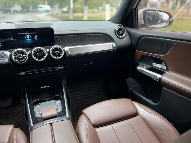 Mercedes-Benz GLB 2022 GLB 200 Type dynamique intérieur photo 19 Mercedes-Benz GLB 2022 GLB 200 Type dynamique intérieur photo 19