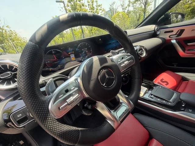 Mercedes-Benz Mercedes-AMG A-Class 2022 AMG A 35 4MATIC intérieur photo 9