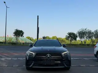 Mercedes-Benz E-Class 2022 Segundo cambio E 300 L De lujo Coche deportivo exterior foto 2 Mercedes-Benz E-Class 2022 Segundo cambio E 300 L De lujo Coche deportivo exterior foto 2