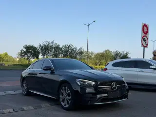 Mercedes-Benz E-Class 2022 Segundo cambio E 300 L De lujo Coche deportivo exterior foto 3 Mercedes-Benz E-Class 2022 Segundo cambio E 300 L De lujo Coche deportivo exterior foto 3