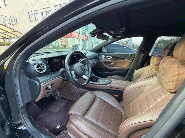 Mercedes-Benz E-Class 2022 Segundo cambio E 300 L De lujo Coche deportivo interior foto 6 Mercedes-Benz E-Class 2022 Segundo cambio E 300 L De lujo Coche deportivo interior foto 6