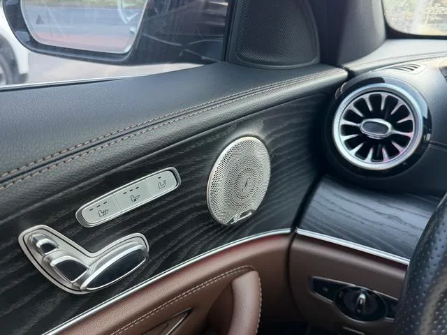 Mercedes-Benz E-Class 2022 Segundo cambio E 300 L De lujo Coche deportivo interior foto 7 Mercedes-Benz E-Class 2022 Segundo cambio E 300 L De lujo Coche deportivo interior foto 7