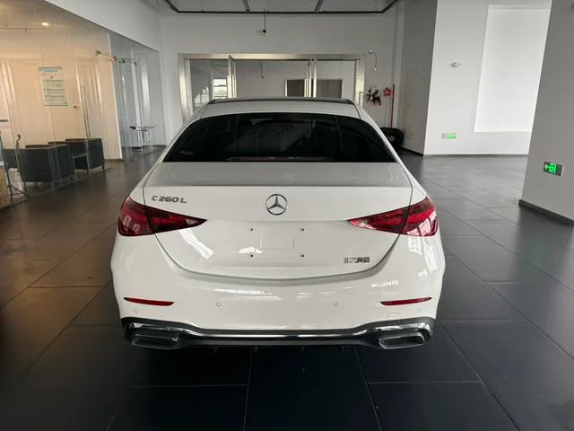 Mercedes-Benz C-Class 2022 C 260 L Versión deportiva exterior foto 4 Mercedes-Benz C-Class 2022 C 260 L Versión deportiva exterior foto 4