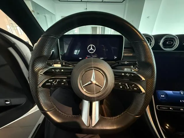 Mercedes-Benz C-Class 2022 C 260 L Versión deportiva interior foto 8 Mercedes-Benz C-Class 2022 C 260 L Versión deportiva interior foto 8