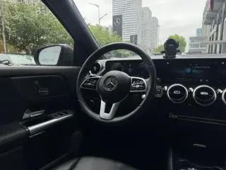Mercedes-Benz GLA 2022 GLA 200 interior photo 12 Mercedes-Benz GLA 2022 GLA 200 interior photo 12