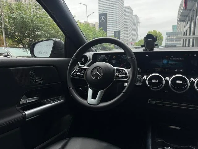 Mercedes-Benz GLA 2022 GLA 200 interior photo 12 Mercedes-Benz GLA 2022 GLA 200 interior photo 12
