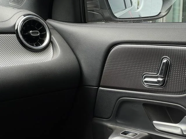 Mercedes-Benz GLA 2022 GLA 200 interior photo 14 Mercedes-Benz GLA 2022 GLA 200 interior photo 14