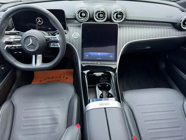 Mercedes-Benz C-Class 2023 C 260 L Sports version interior photo 11 Mercedes-Benz C-Class 2023 C 260 L Sports version interior photo 11