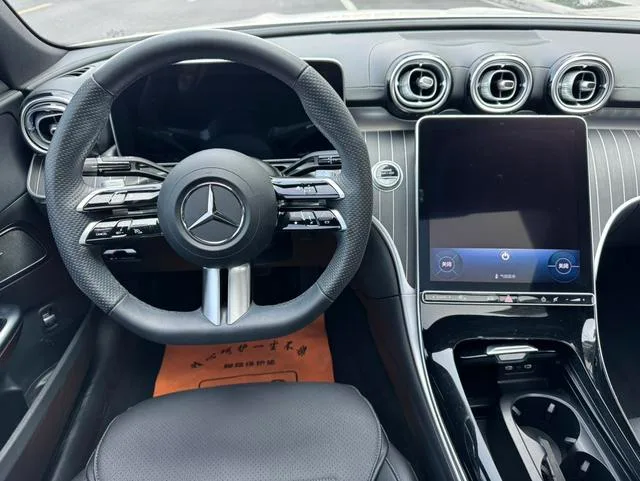 Mercedes-Benz C-Class 2023 C 260 L Sports version interior photo 12 Mercedes-Benz C-Class 2023 C 260 L Sports version interior photo 12
