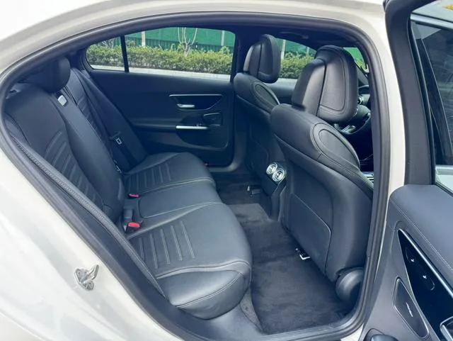 Mercedes-Benz C-Class 2023 C 260 L Sports version interior photo 18 Mercedes-Benz C-Class 2023 C 260 L Sports version interior photo 18