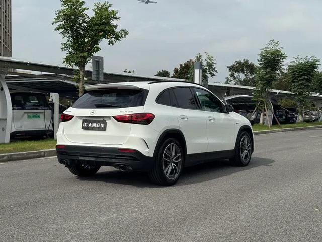 Mercedes-Benz GLA AMG 2021 AMG GLA 35 4MATIC exterior foto 4 Mercedes-Benz GLA AMG 2021 AMG GLA 35 4MATIC exterior foto 4
