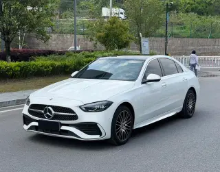 Mercedes-Benz C-Class 2023 C 260 L Versión deportiva exterior foto 1