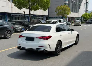 Mercedes-Benz C-Class 2023 C 260 L Versión deportiva exterior foto 4
