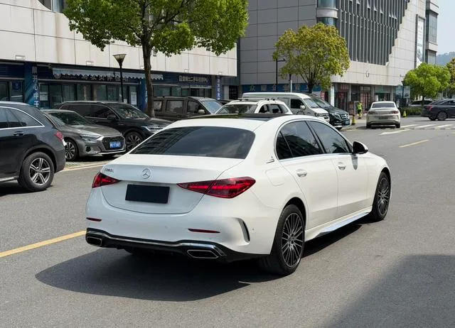 Mercedes-Benz C-Class 2023 C 260 L Versión deportiva exterior foto 4