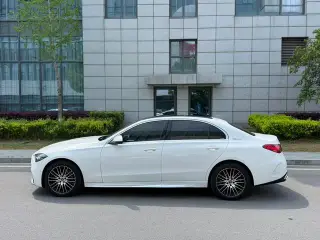 Mercedes-Benz C-Class 2023 C 260 L Versión deportiva exterior foto 7