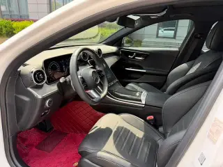 Mercedes-Benz C-Class 2023 C 260 L Versión deportiva exterior foto 8