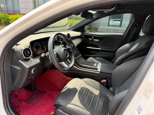 Mercedes-Benz C-Class 2023 C 260 L Versión deportiva exterior foto 8