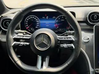 Mercedes-Benz C-Class 2023 C 260 L Versión deportiva interior foto 12