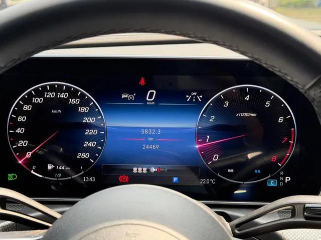 Mercedes-Benz C-Class 2023 C 260 L Versión deportiva interior foto 15