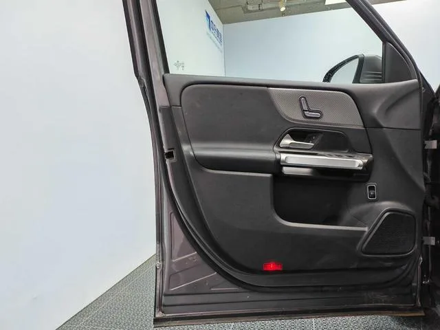 Mercedes-Benz GLB 2024 GLB 200 Fashionable interior photo 13 Mercedes-Benz GLB 2024 GLB 200 Fashionable interior photo 13
