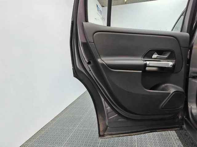 Mercedes-Benz GLB 2024 GLB 200 Fashionable interior photo 14 Mercedes-Benz GLB 2024 GLB 200 Fashionable interior photo 14