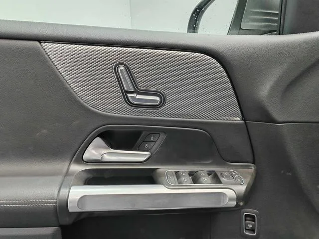 Mercedes-Benz GLB 2024 GLB 200 Fashionable interior photo 16 Mercedes-Benz GLB 2024 GLB 200 Fashionable interior photo 16