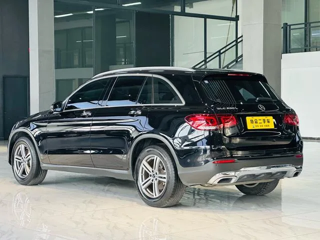 Mercedes-Benz GLC 2022 GLC 260 L 4MATIC Dynamic exterior photo 3 Mercedes-Benz GLC 2022 GLC 260 L 4MATIC Dynamic exterior photo 3