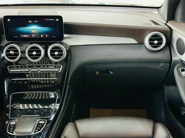Mercedes-Benz GLC 2022 GLC 260 L 4MATIC Dynamic exterior photo 7 Mercedes-Benz GLC 2022 GLC 260 L 4MATIC Dynamic exterior photo 7