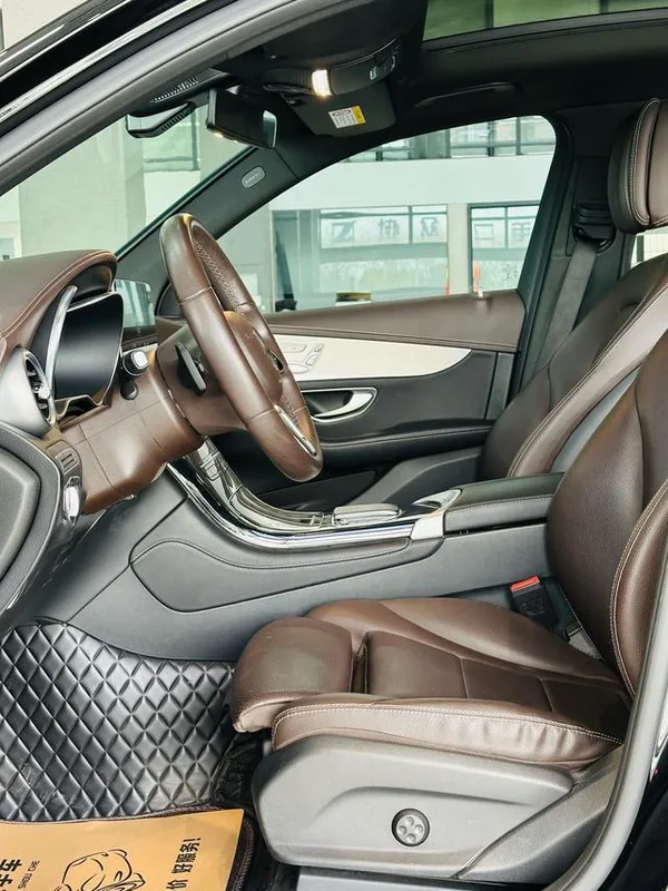 Mercedes-Benz GLC 2022 GLC 260 L 4MATIC Dynamic interior photo 15 Mercedes-Benz GLC 2022 GLC 260 L 4MATIC Dynamic interior photo 15