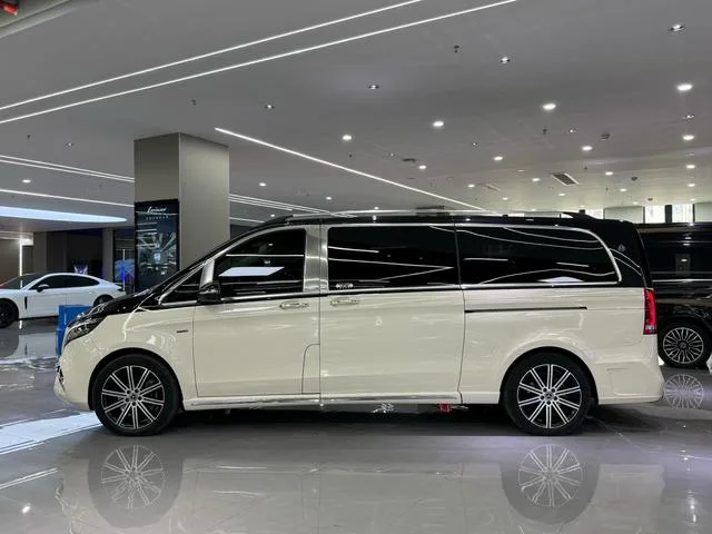 Mercedes-Benz V-Class 2022 V 260 L Empattement long version de luxe extérieur photo 3 Mercedes-Benz V-Class 2022 V 260 L Empattement long version de luxe extérieur photo 3