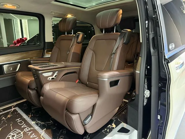 Mercedes-Benz V-Class 2022 V 260 L Empattement long version de luxe intérieur photo 14 Mercedes-Benz V-Class 2022 V 260 L Empattement long version de luxe intérieur photo 14