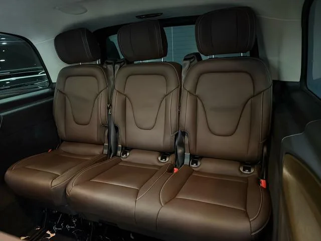 Mercedes-Benz V-Class 2022 V 260 L Empattement long version de luxe intérieur photo 15 Mercedes-Benz V-Class 2022 V 260 L Empattement long version de luxe intérieur photo 15