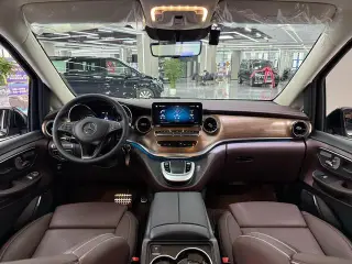 Mercedes-Benz V-Class 2022 V 260 L Empattement long version de luxe intérieur photo 18 Mercedes-Benz V-Class 2022 V 260 L Empattement long version de luxe intérieur photo 18