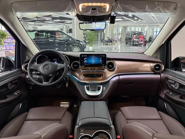 Mercedes-Benz V-Class 2022 V 260 L Empattement long version de luxe intérieur photo 18 Mercedes-Benz V-Class 2022 V 260 L Empattement long version de luxe intérieur photo 18