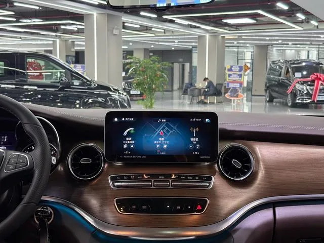 Mercedes-Benz V-Class 2022 V 260 L Empattement long version de luxe intérieur photo 19 Mercedes-Benz V-Class 2022 V 260 L Empattement long version de luxe intérieur photo 19