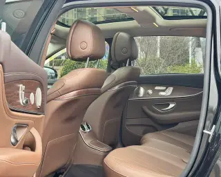 Mercedes-Benz E-Class 2023 E 300 L De lujo Coche exterior foto 5 Mercedes-Benz E-Class 2023 E 300 L De lujo Coche exterior foto 5