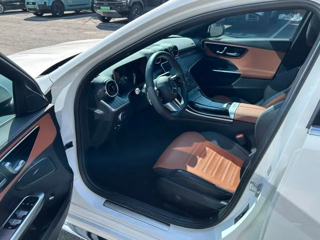 Mercedes-Benz C-Class 2023 C 200 L Sports version interior photo 10 Mercedes-Benz C-Class 2023 C 200 L Sports version interior photo 10