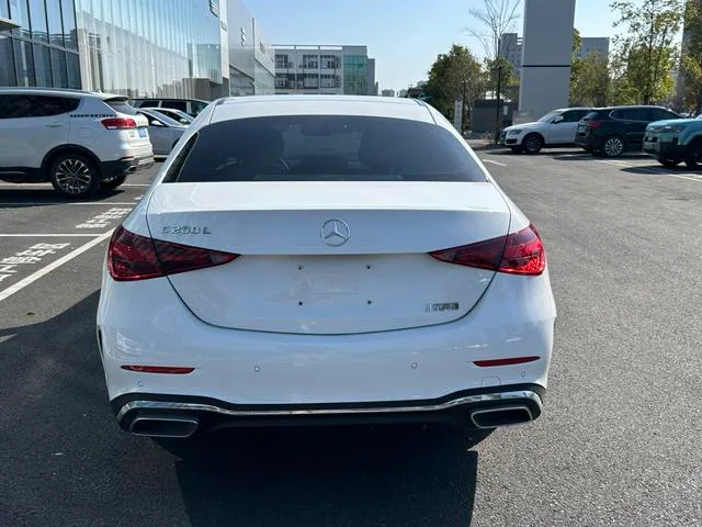 Mercedes-Benz C-Class 2023 C 200 L Sports version interior photo 15 Mercedes-Benz C-Class 2023 C 200 L Sports version interior photo 15