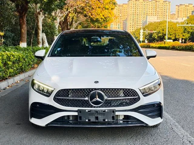 Mercedes-Benz A-Class 2025 A 180 L exterior foto 2 Mercedes-Benz A-Class 2025 A 180 L exterior foto 2