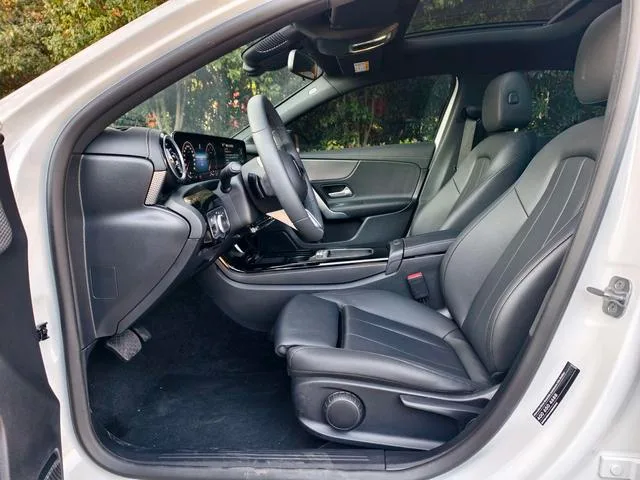 Mercedes-Benz A-Class 2025 A 180 L exterior foto 8 Mercedes-Benz A-Class 2025 A 180 L exterior foto 8