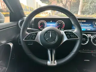 Mercedes-Benz A-Class 2025 A 180 L interior foto 10 Mercedes-Benz A-Class 2025 A 180 L interior foto 10