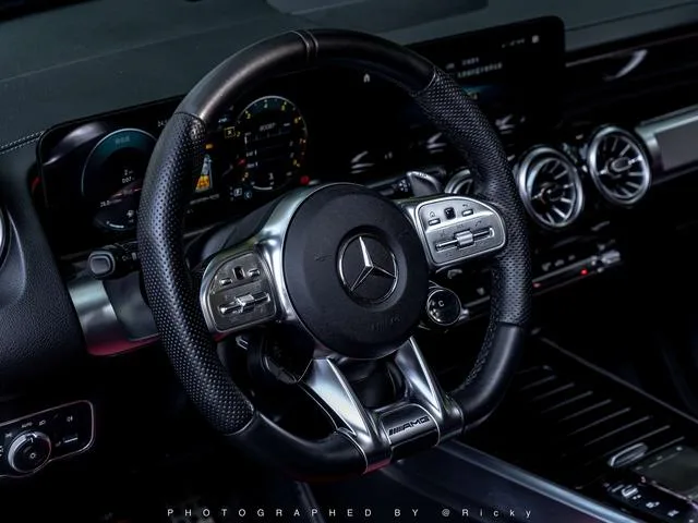 Mercedes-Benz GLB AMG 2021 AMG GLB 35 4MATIC extérieur photo 4