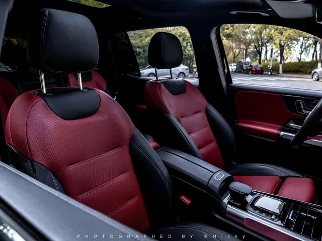 Mercedes-Benz GLB AMG 2021 AMG GLB 35 4MATIC intérieur photo 9