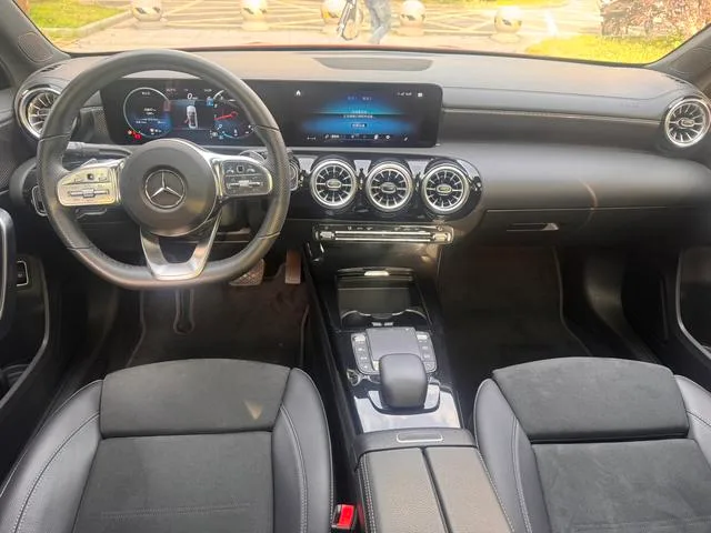 Mercedes-Benz A-Class 2023 A 200 L Edición de moda de coche deportivo interior foto 7 Mercedes-Benz A-Class 2023 A 200 L Edición de moda de coche deportivo interior foto 7